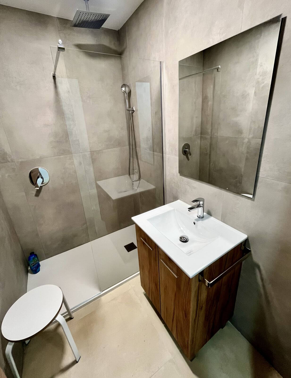 Gym showers at Simur Spaces